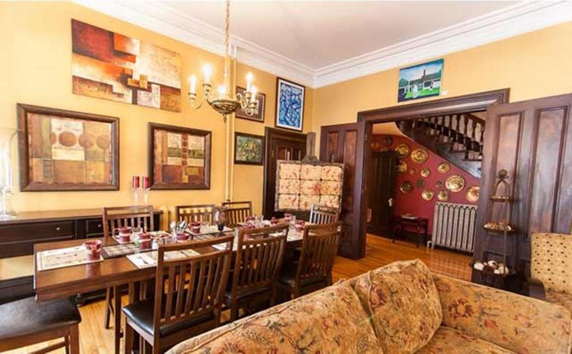 פרדריקטון Carriage House Inn מראה חיצוני תמונה