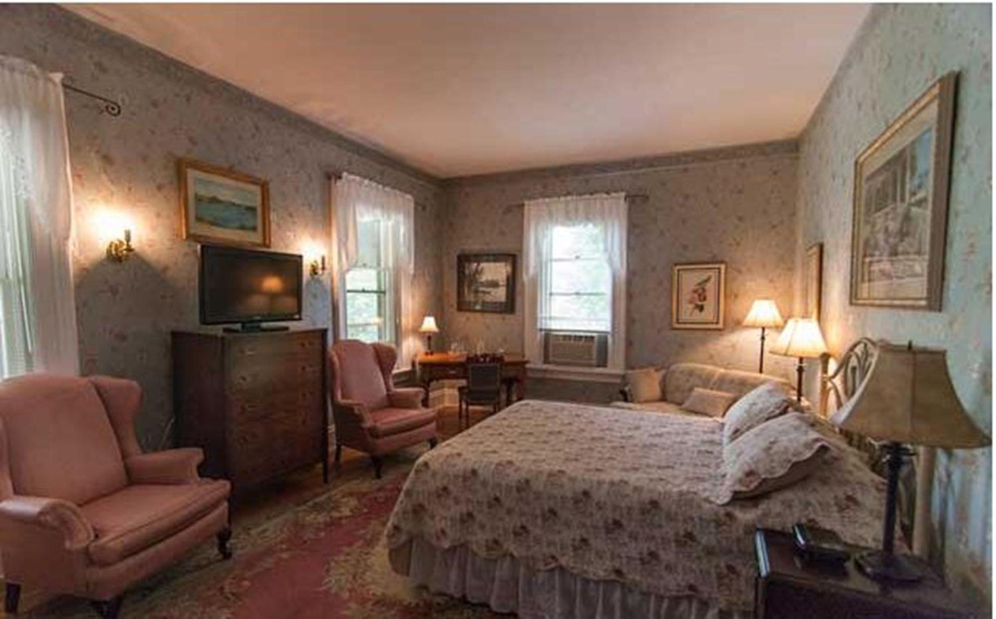 פרדריקטון Carriage House Inn מראה חיצוני תמונה