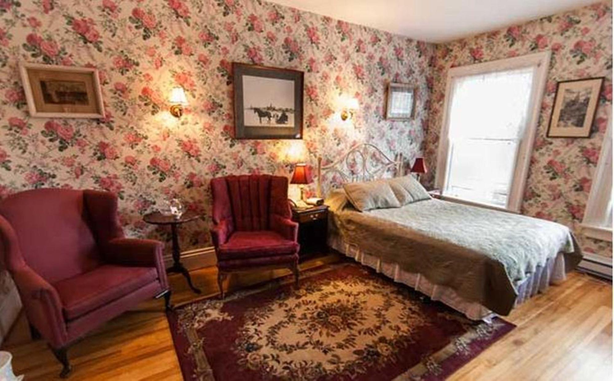 פרדריקטון Carriage House Inn מראה חיצוני תמונה