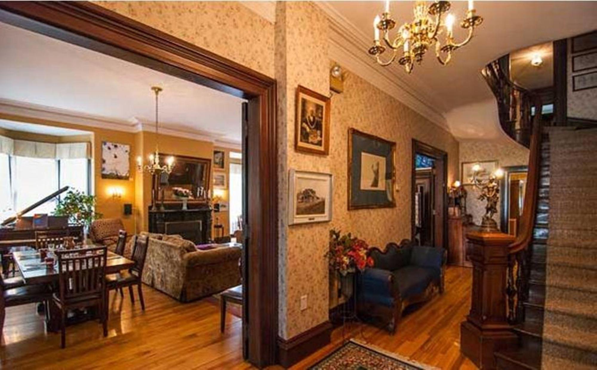 פרדריקטון Carriage House Inn מראה חיצוני תמונה