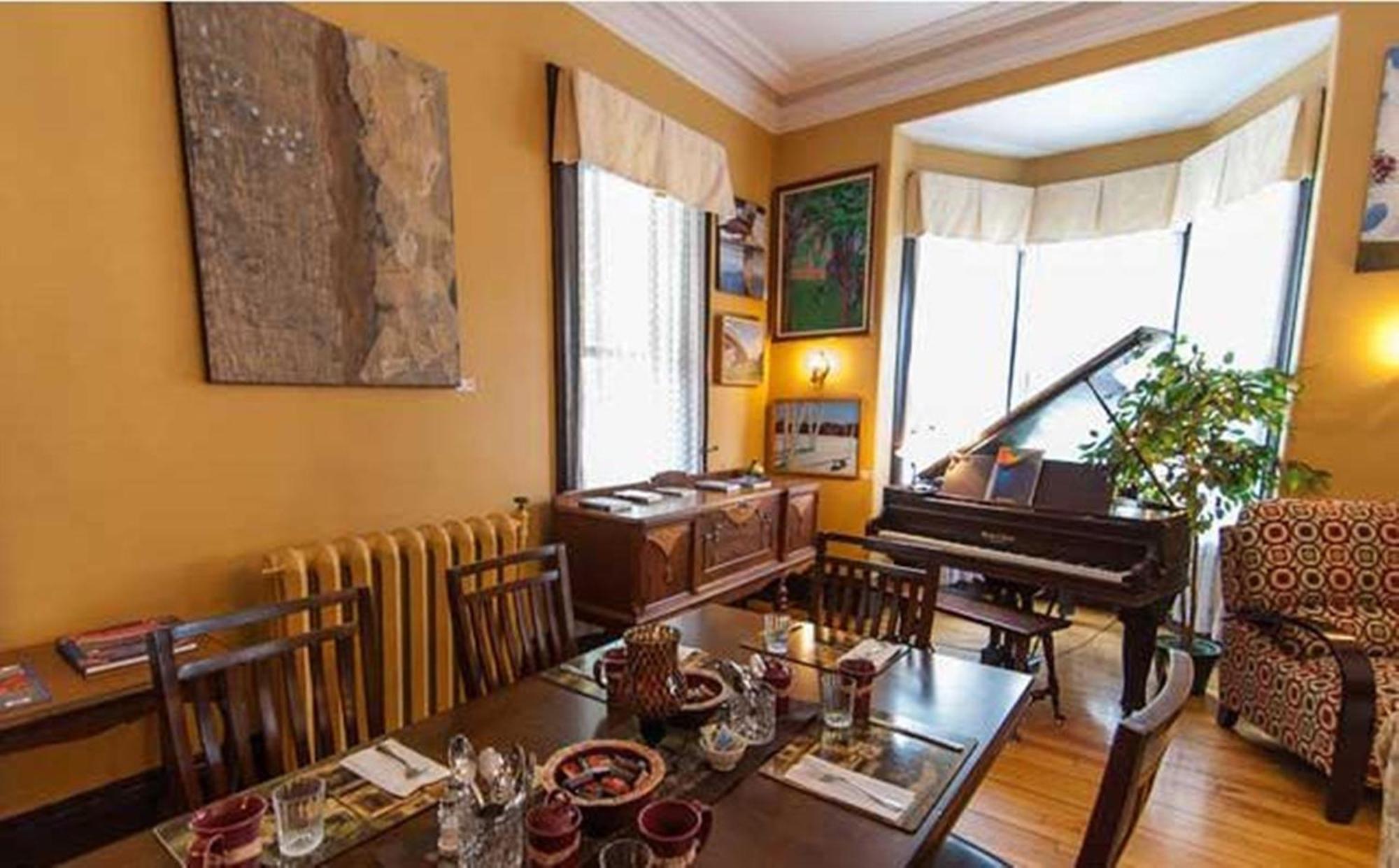 פרדריקטון Carriage House Inn מראה חיצוני תמונה