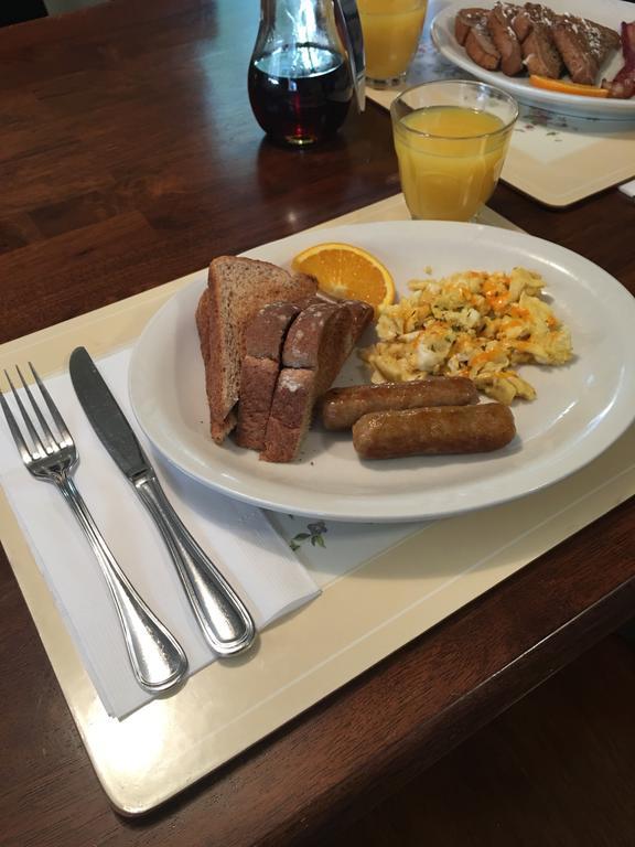 פרדריקטון Carriage House Inn מראה חיצוני תמונה