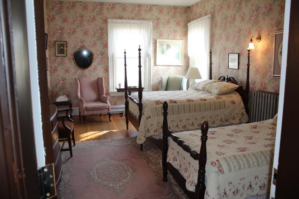 פרדריקטון Carriage House Inn מראה חיצוני תמונה