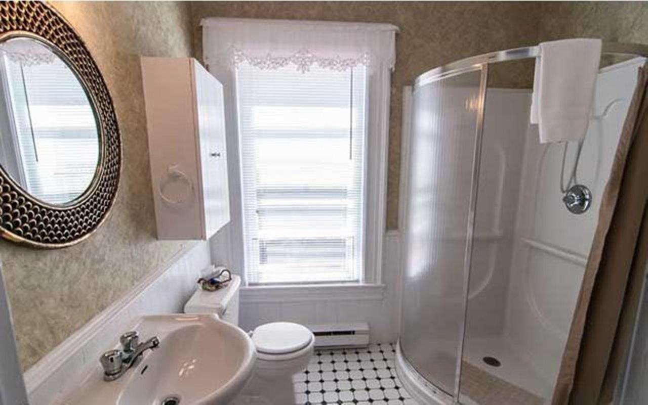 פרדריקטון Carriage House Inn חדר תמונה